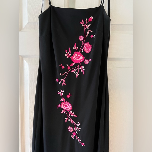Arianna/Rachel Kaye gorgeous sleeveless gown w amazing embroidery. Size 6. - Picture 2 of 11